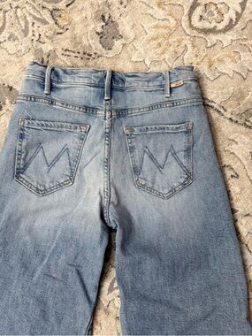 Mother The Hustler Roller Sneak Jeans in I Confess


Non Smoking/No Pets